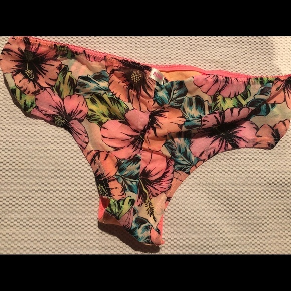 - NWT Pink Victoria’s Secret size XS - Picture 2 of 3